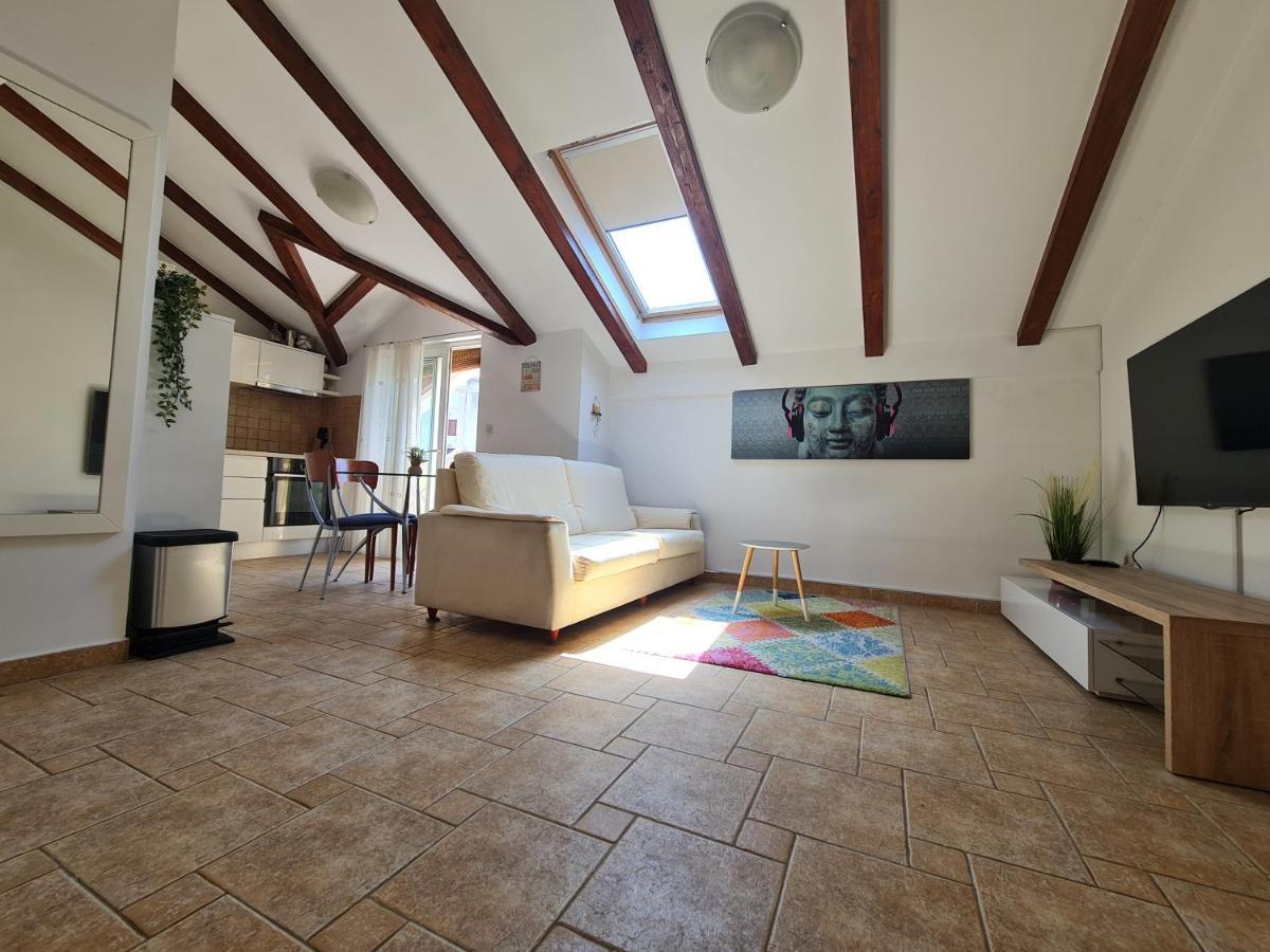 Roko Apartment *