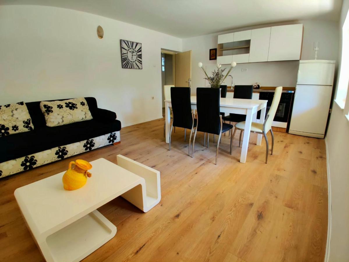 Roko Apartment *